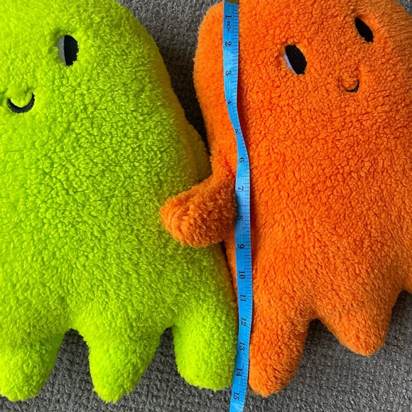 Ghost Shape Throw Pillow Faux Shearling 2 pieces Hyde & EEK! Boutique - Picture 5 of 7